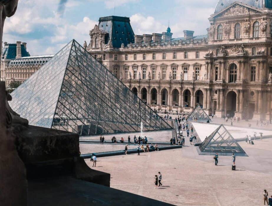 Het louvre in Parijs